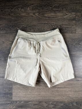 NWT OBLA Cargo Utility Shorts Womens Size Large Beige Hiking Travel Athleisure